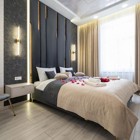Rynok Square City Center Two Bedroom Apartment! Lviv Eksteriør billede