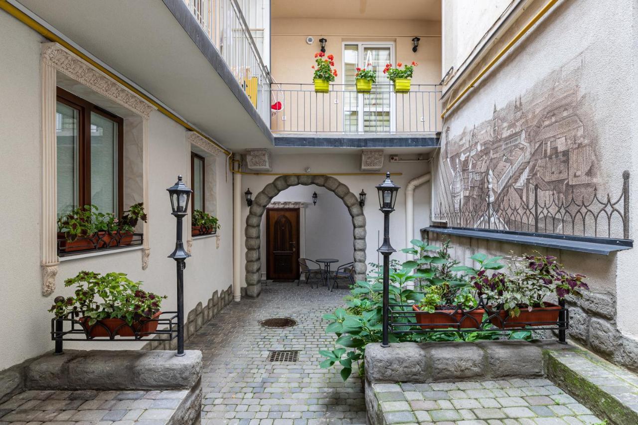 Rynok Square City Center Two Bedroom Apartment! Lviv Eksteriør billede
