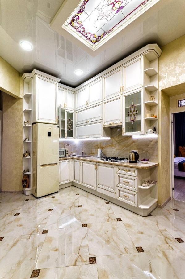 Rynok Square City Center Two Bedroom Apartment! Lviv Eksteriør billede
