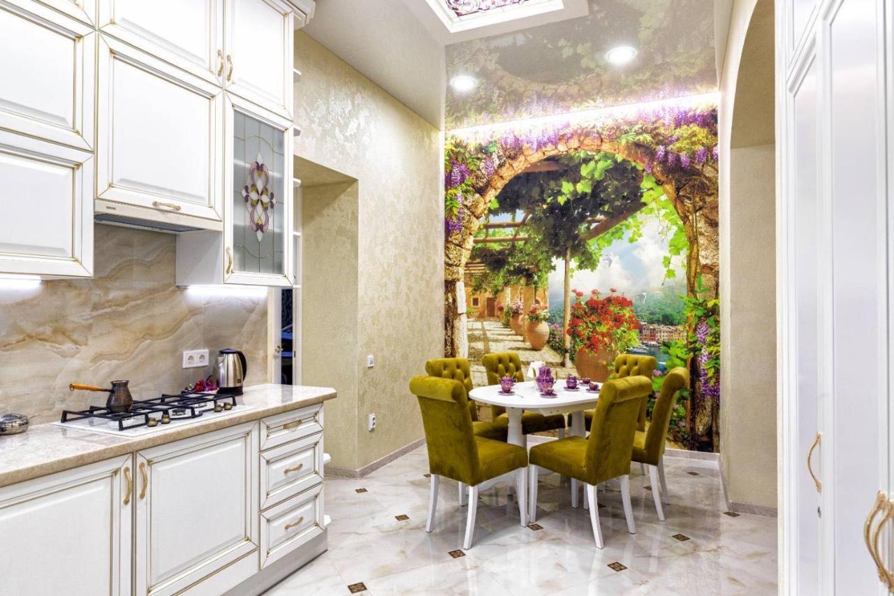 Rynok Square City Center Two Bedroom Apartment! Lviv Eksteriør billede
