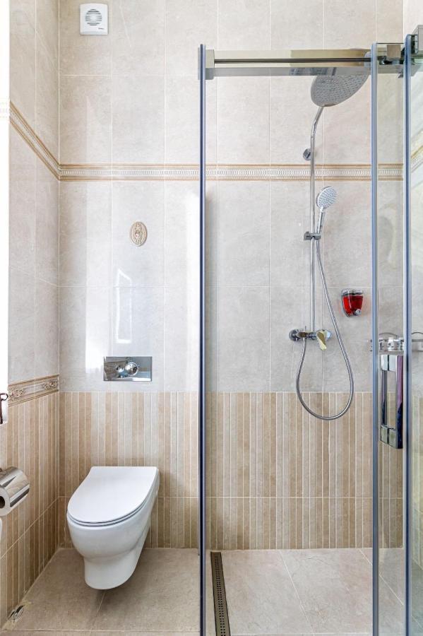 Rynok Square City Center Two Bedroom Apartment! Lviv Eksteriør billede